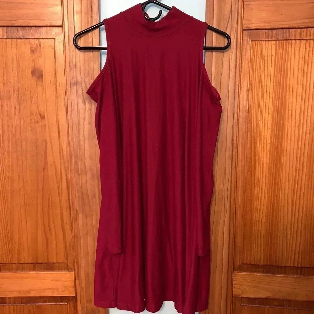 💥5/$10💥 PLANET GOLD Burgundy Mock Neck Cold Shoulder Dress Sz Med